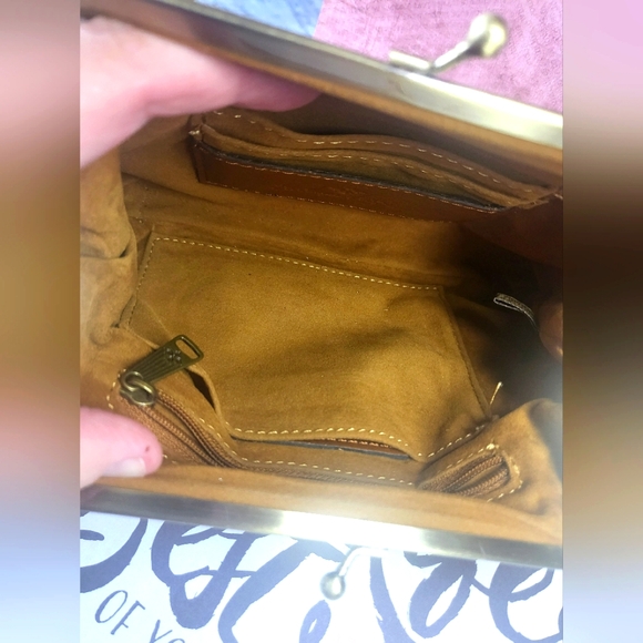 Patricia Nash Summer Roses Kiss Lock Wristlet EUC - Picture 10 of 14